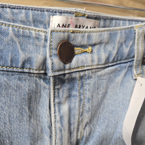Lane Byrant Boyfriend Mid Rise Midi Light Denim Shorts NWT Size: 16 - Picture 3 of 6
